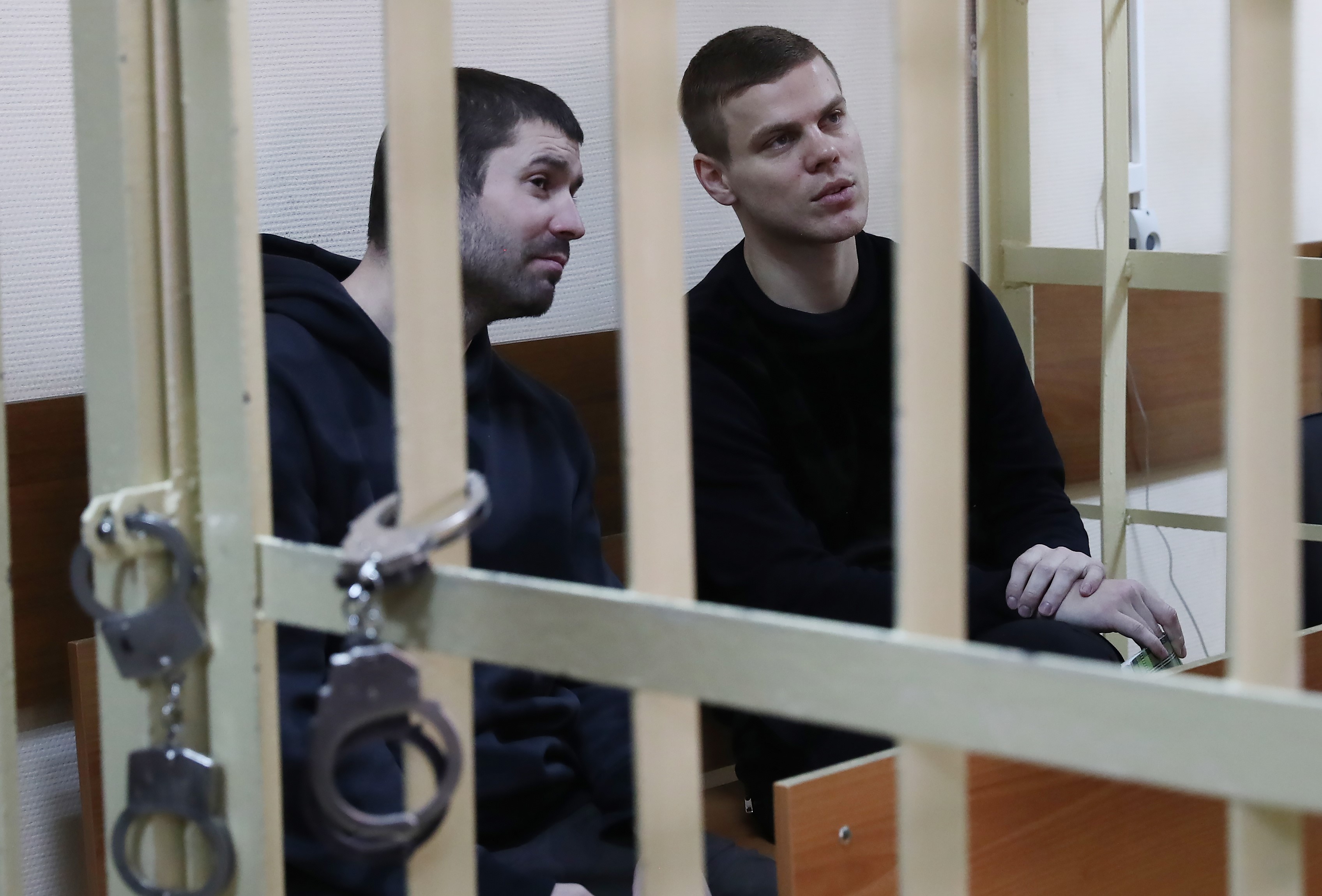 Александр Протасовицкий (слева) и Александр Кокорин в суде