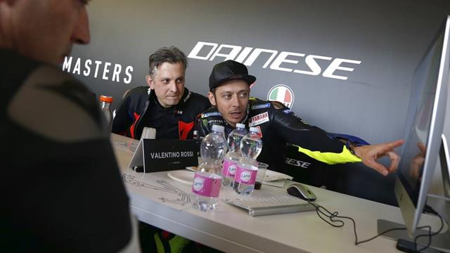 Valentino Rossi istruttore per un giorno, in memoria di Marco Simoncelli: donati 49mila euro