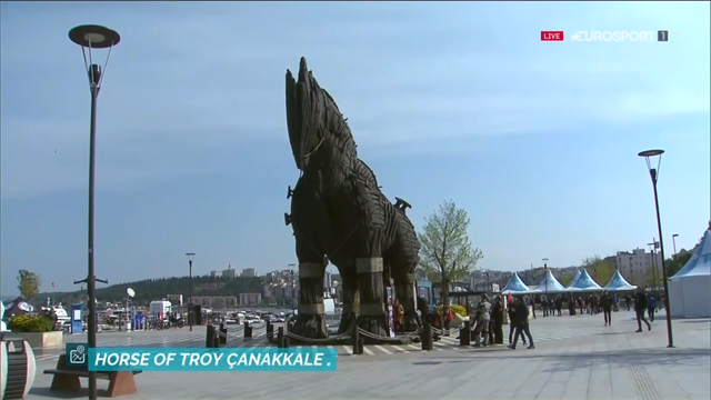 El imponente Caballo de Troya preside la salida de etapa del Tour de Turquía El imponente Caballo de Troya preside la salida de etapa del Tour de Turquía