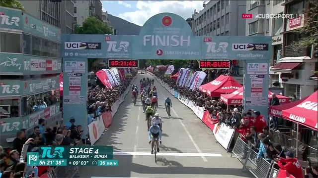 Caleb Ewan in volata per la quarta tappa del Giro di Turchia Caleb Ewan in volata per la quarta tappa del Giro di Turchia