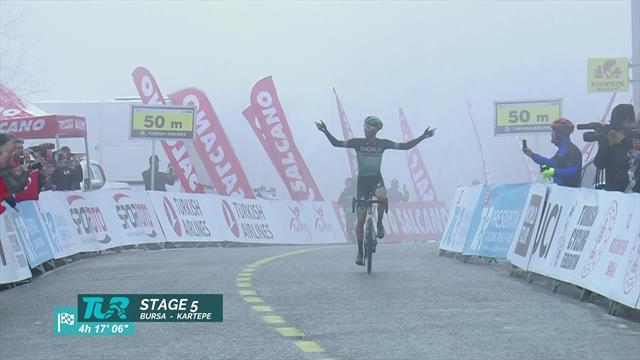Soloankunft im Nebel: Großschartner gewinnt die 5. Etappe Soloankunft im Nebel: Großschartner gewinnt die 5. Etappe