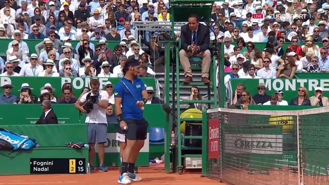 Le vent emporte une serviette sur le court, imbroglio entre Fognini et l'arbitre Le vent emporte une serviette sur le court, imbroglio entre Fognini et l'arbitre