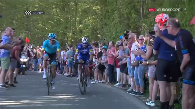 Julian Alaphilippe e Jakub Fuglsang attaccano in coppia a 35 km dal traguardo Julian Alaphilippe e Jakub Fuglsang attaccano in coppia a 35 km dal traguardo
