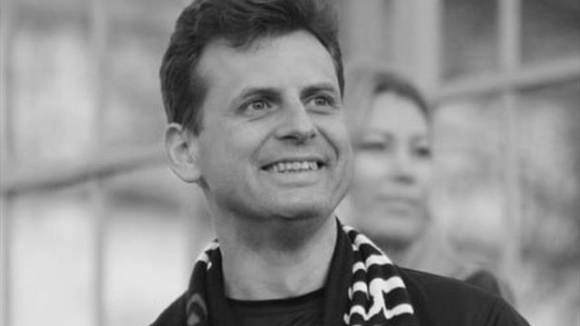 43-летний пианист, который посвятил концерт Кроосу и спас «Крумкачы», умер во время полумарафона