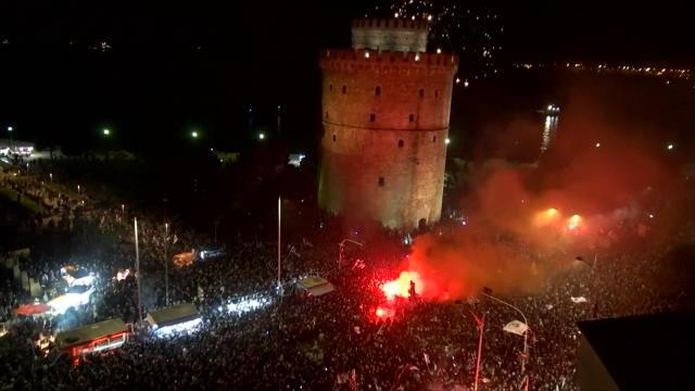 Grèce - Des milliers de fans fêtent le titre du PAOK Salonique Grèce - Des milliers de fans fêtent le titre du PAOK Salonique