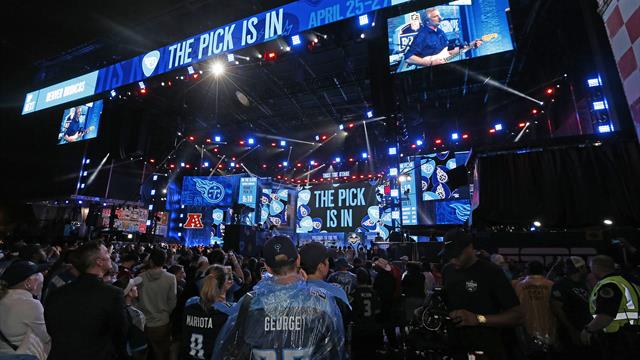 NFL draft trade roundup: Active Giants make three picks