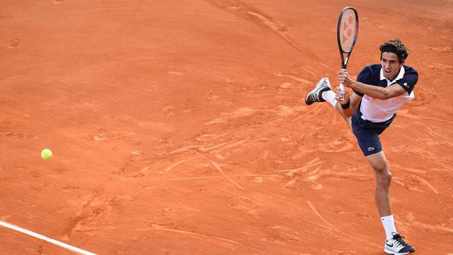 Le brief du coach : "Pierre-Hugues, varie les hauteurs et les vitesses face à Medvedev" Le brief du coach : "Pierre-Hugues, varie les hauteurs et les vitesses face à Medvedev"