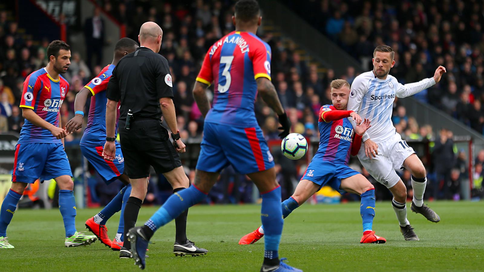 Everton held to goalless draw at Palace - Premier League ...