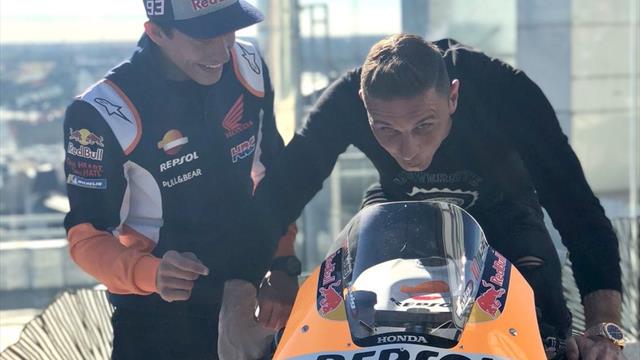 La felicitación de Joaquín a Márquez y la genial respuesta del piloto tras su título