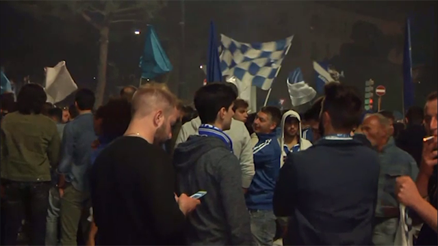 Brescia promosso in Serie A: i tifosi fanno partire i festeggiamenti Brescia promosso in Serie A: i tifosi fanno partire i festeggiamenti