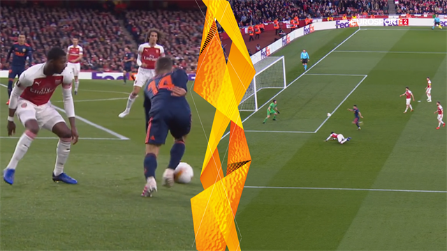 Mustafi eller Maitland-Niles? Den unge Arsenal-back med 10 sekunders total blackout Mustafi eller Maitland-Niles? Den unge Arsenal-back med 10 sekunders total blackout