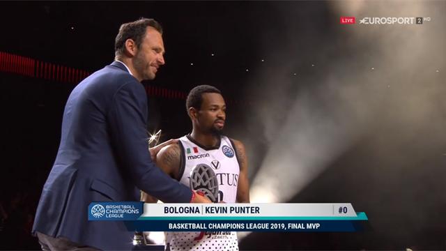 Finale a suon di triple: Kevin Punter vince il premio di MVP Finale a suon di triple: Kevin Punter vince il premio di MVP