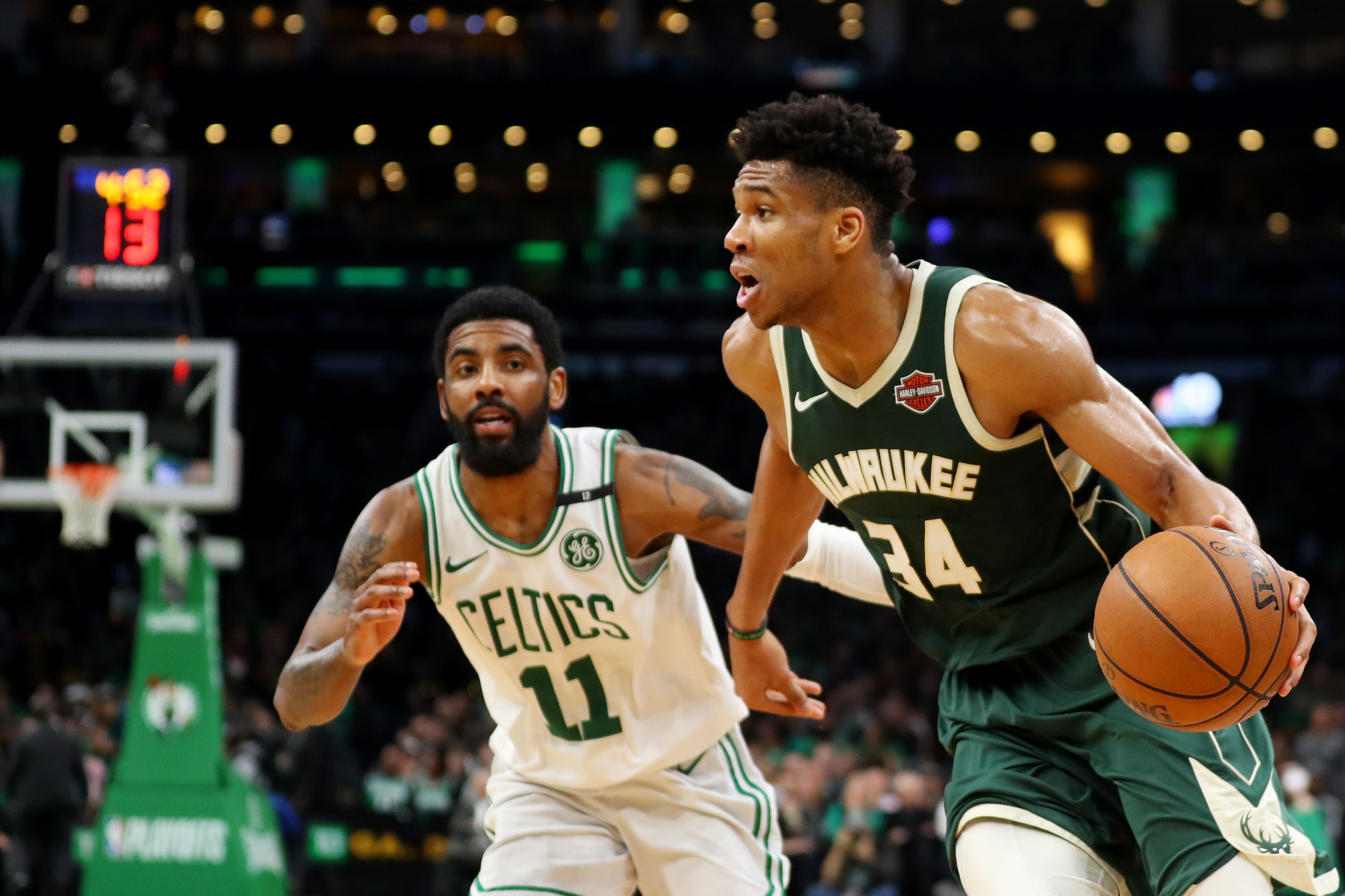 Giannis Antetokounmpo ve Kyrie Irving