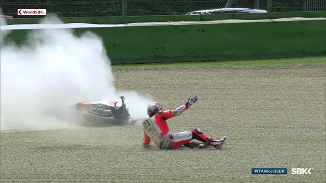SBK Imola: Michael Rinaldi se estrelló en la clasificación y su moto salió ardiendo SBK Imola: Michael Rinaldi se estrelló en la clasificación y su moto salió ardiendo