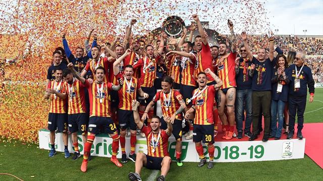Il Lecce ritorna in Serie A dopo 7 anni: l'uomo della svolta è Fabio Liverani Il Lecce ritorna in Serie A dopo 7 anni: l'uomo della svolta è Fabio Liverani