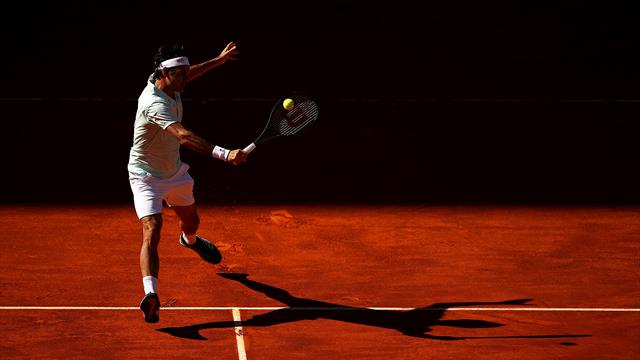 Federer remet à l'ordre du jour le service-volée sur terre : est-ce vraiment viable ? Federer remet à l'ordre du jour le service-volée sur terre : est-ce vraiment viable ?