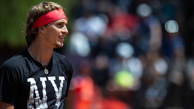 El cariñoso detalle de Zverev con una niña que recibió un pelotazo en la grada