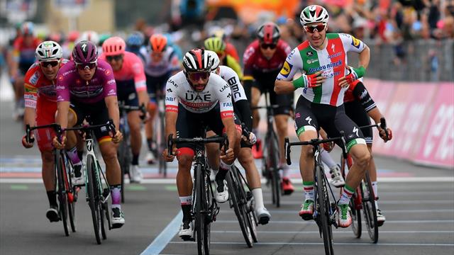 Turul Italiei: Gaviria câștigă la Orbetello după declasarea lui Viviani