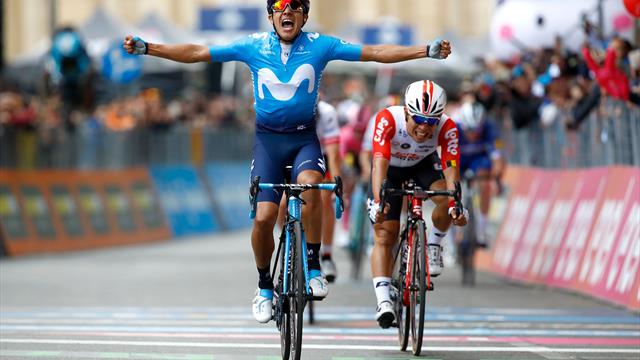 Giro d'Italia | Carapaz sprint naar zege in Frascati; Dumoulin valt en verliest veel tijd Giro d'Italia | Carapaz sprint naar zege in Frascati; Dumoulin valt en verliest veel tijd