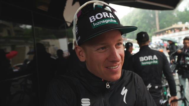 De altijd vrolijke Ackermann "in mijn woonplaats schijnt de zon en hier regent het" De altijd vrolijke Ackermann "in mijn woonplaats schijnt de zon en hier regent het"