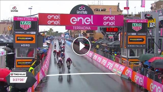 Pascal Ackermann non si ferma più: vittoria bis sotto la pioggia a Terracina Pascal Ackermann non si ferma più: vittoria bis sotto la pioggia a Terracina