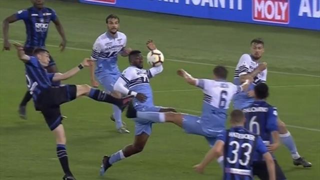 Atalanta-Lazio, Nicchi: "Il fallo di mano di Bastos? Allo stadio non l'ha visto nessuno"