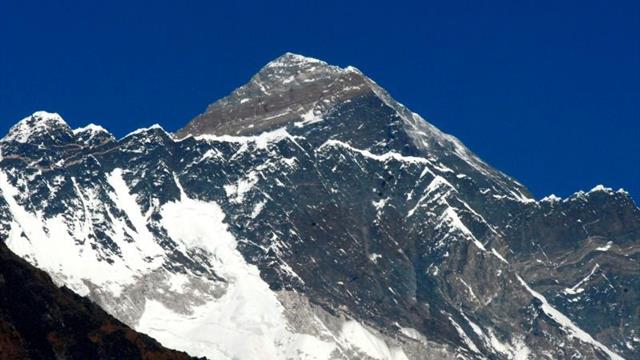Una sudafricana, primera mujer negra africana en subir el Everest