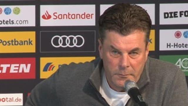 Applaus auf letzter PK: Hecking verabschiedet sich von Journalisten Applaus auf letzter PK: Hecking verabschiedet sich von Journalisten