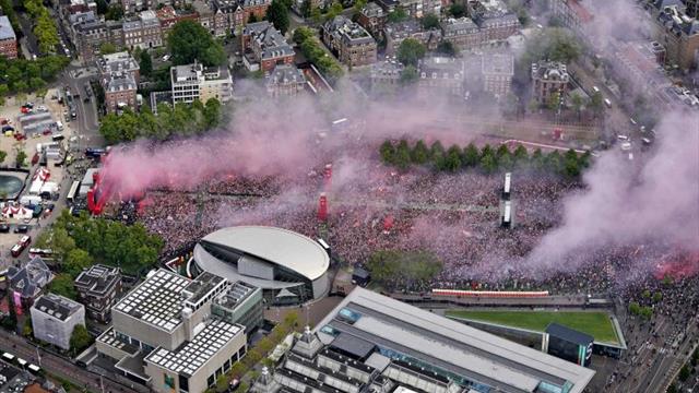 Decenas de miles de personas festejan en Ámsterdam el 34º título del Ajax
