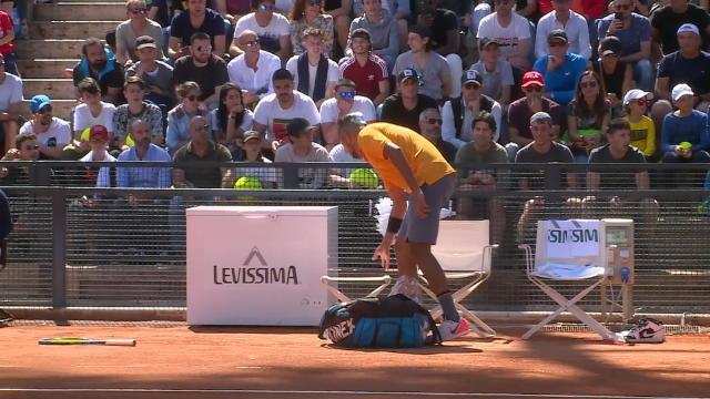 Rome - Kyrgios pète les plombs avant d'être disqualifié ! Rome - Kyrgios pète les plombs avant d'être disqualifié !