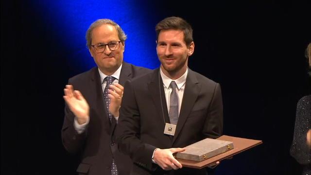 Messi honoré en Catalogne par le prix 'Creu de Sant Jordi' Messi honoré en Catalogne par le prix 'Creu de Sant Jordi'