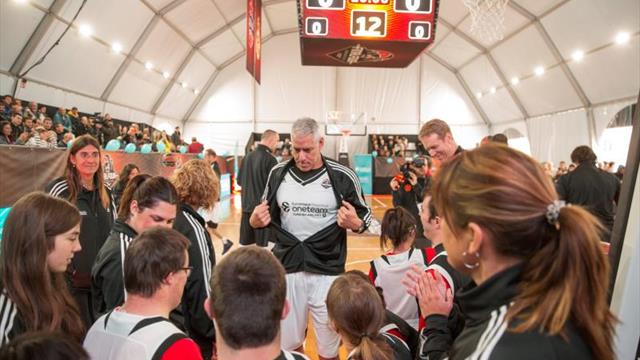 Arlauckas, Rogers y Nocioni entre los exjugadores que inauguraron la Fan Zone