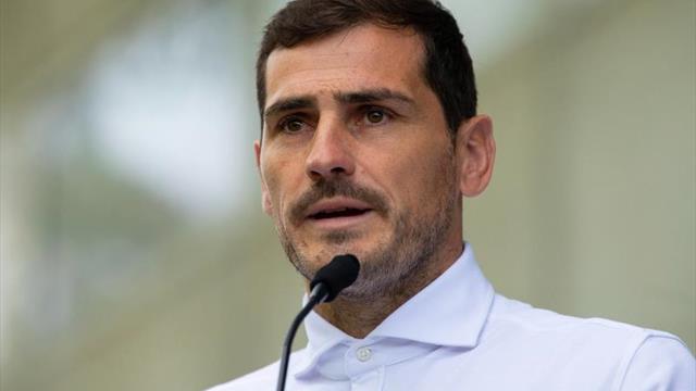 Iker Casillas visita a sus compañeros en el entrenamiento del Oporto