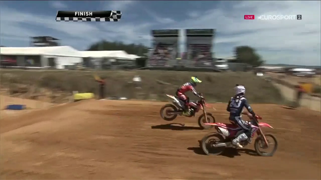 Cairoli, battaglia infinita con Gajser: gara-1 in Portogallo è dello sloveno! Cairoli, battaglia infinita con Gajser: gara-1 in Portogallo è dello sloveno!
