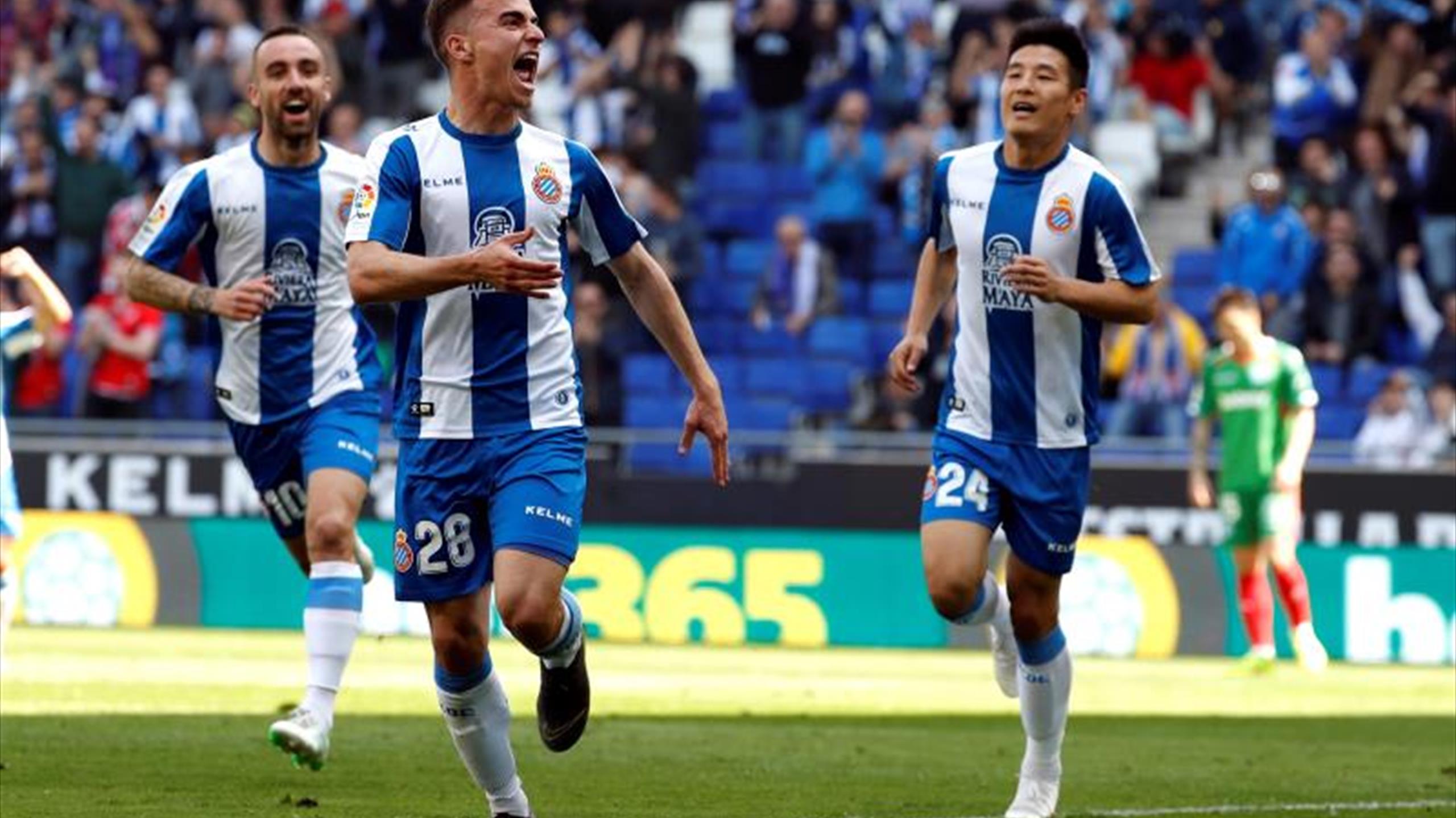 Серхио гарсия футболист. Эспаньола патч. Эспаньол алавес. Группа эспаньола. Эспаньол алавес.