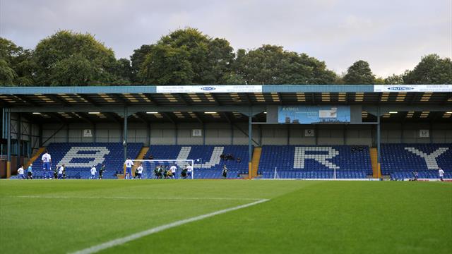 Bury players urge owner Steve Dale to walk away from club