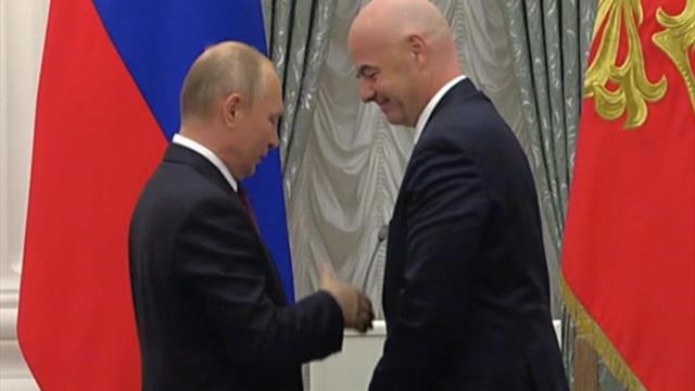 Football - Infantino décoré par Poutine en Russie après la Coupe du Monde Football - Infantino décoré par Poutine en Russie après la Coupe du Monde