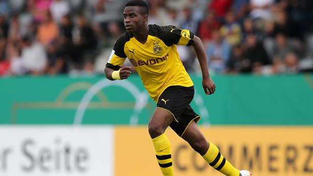 Veto von Skibbe: BVB will Moukoko erstmal nicht für den DFB freigeben