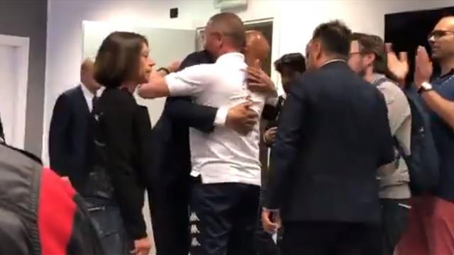 Spalletti abbraccia Andreazzoli: "Aurelio, mi dispiace: te la meritavi" Spalletti abbraccia Andreazzoli: "Aurelio, mi dispiace: te la meritavi"