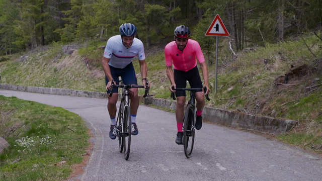 Giro de Italia 2019: Contador-Flecha, el pique más divertido en una espectacular subida al Mortirolo Giro de Italia 2019: Contador-Flecha, el pique más divertido en una espectacular subida al Mortirolo