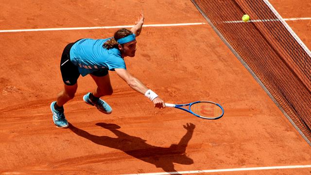 Mal réveillé, Tsitsipas s'en sort