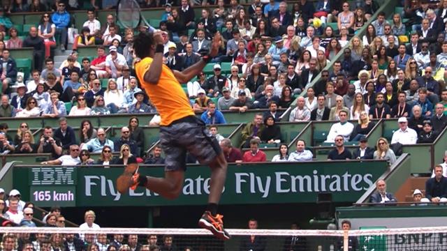 Monfils a 60 secondes pour vous expliquer... le Slam Dunk Smash ! Monfils a 60 secondes pour vous expliquer... le Slam Dunk Smash !