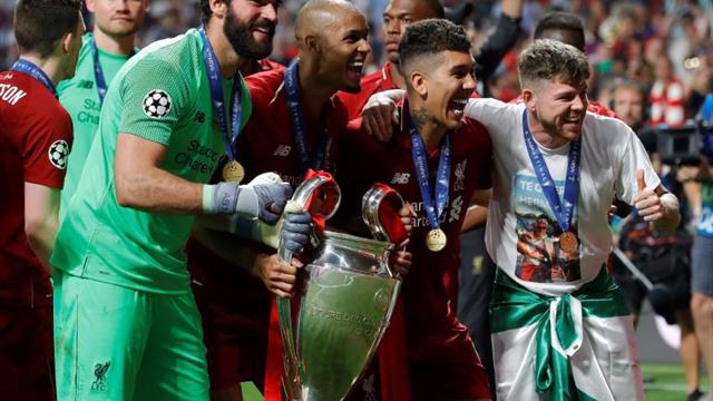 Alberto Moreno recuerda a Reyes con una camiseta: "Te quiero hermano"
