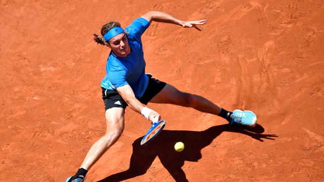 Mal embarqué, Tsitsipas a sorti un passing magique pour clouer Wawrinka sur place Mal embarqué, Tsitsipas a sorti un passing magique pour clouer Wawrinka sur place