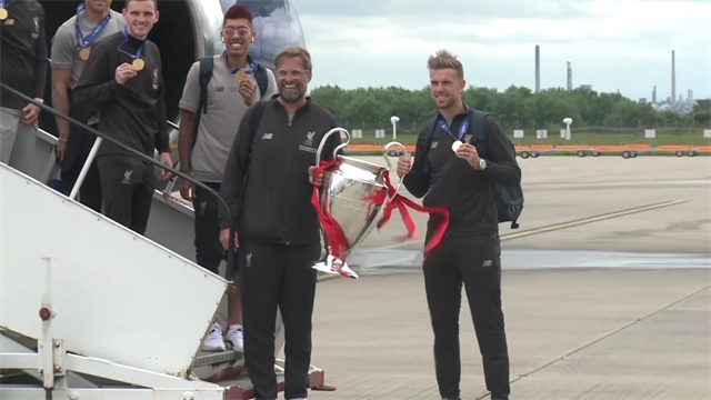 Klopp and Henderson bring Champions League trophy back to Liverpool Klopp and Henderson bring Champions League trophy back to Liverpool