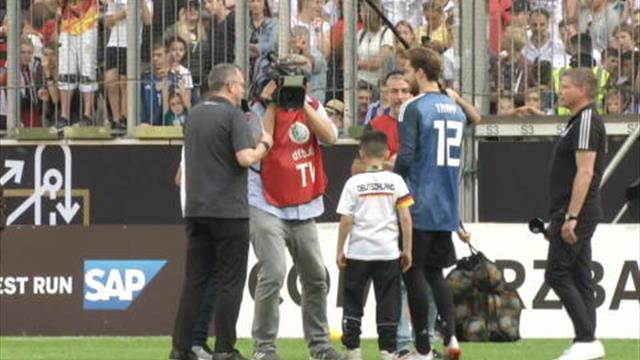 Elferschießen gegen Trapp: DFB-Keeper zeigt Herz Elferschießen gegen Trapp: DFB-Keeper zeigt Herz