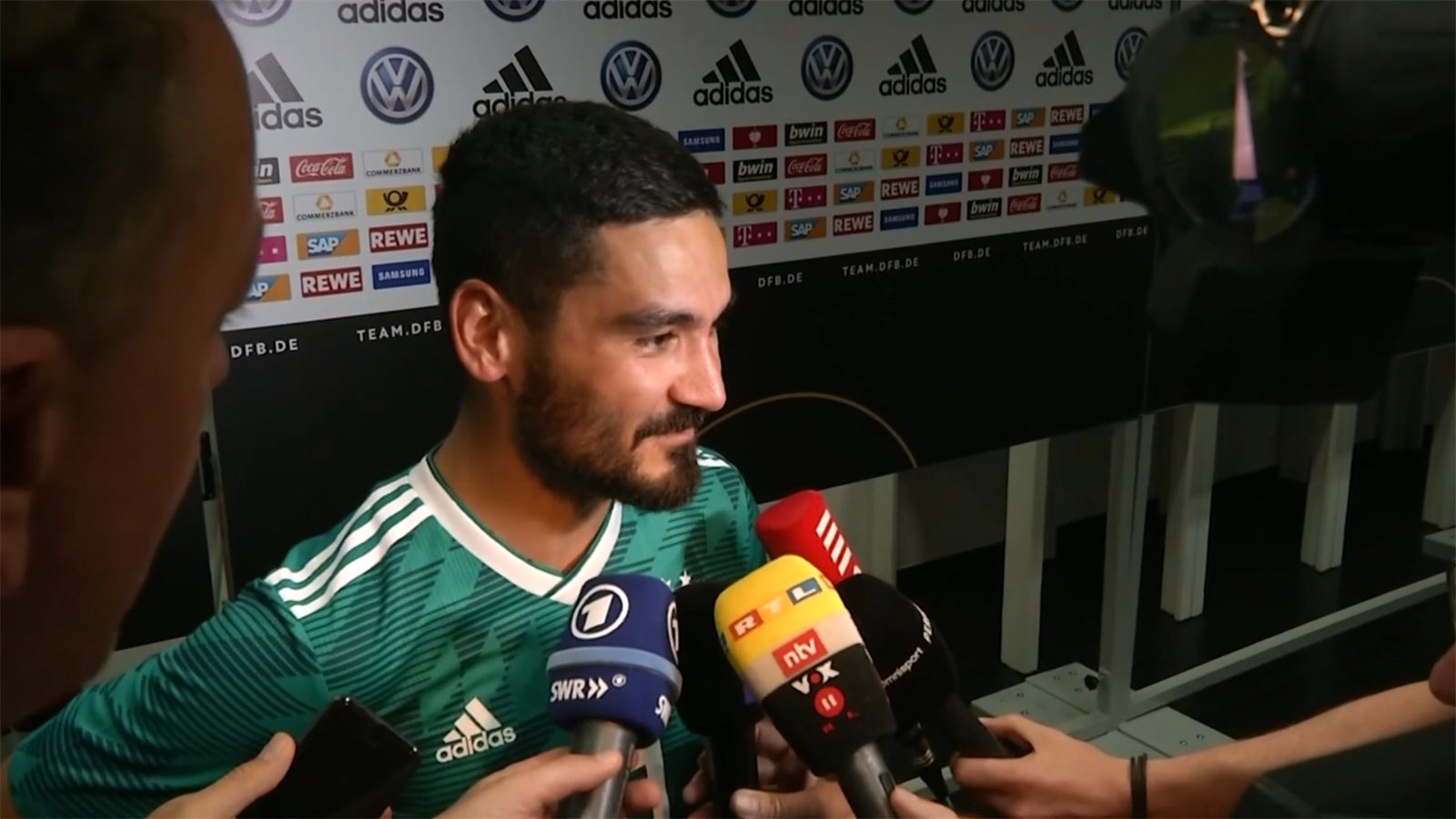 VIDEO - Football news - Ilkay Gundogan: 'No danger' of Leroy Sane