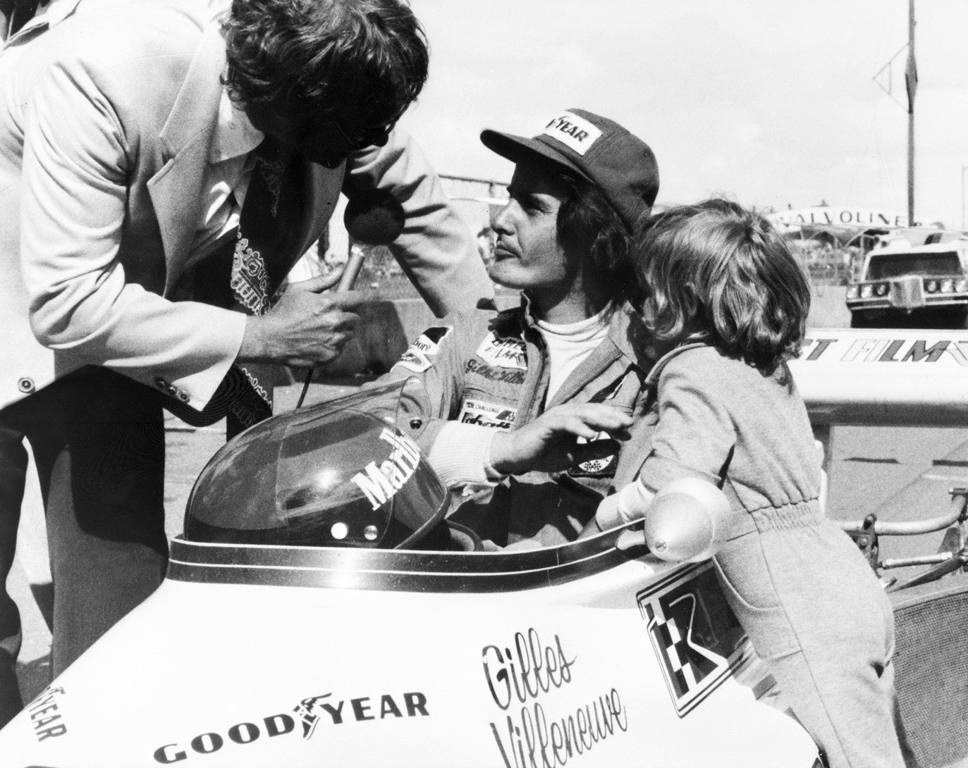 Gilles Villeneuve avec son fils Jacques en 1974