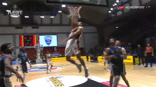 Daye stoppa, Bramos schiaccia: Venezia vede la finale Daye stoppa, Bramos schiaccia: Venezia vede la finale