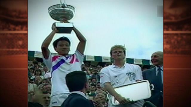 11 giugno 1989, Michael Chang vince il Roland Garros a soli 17 anni: "Era scritto nel destino" 11 giugno 1989, Michael Chang vince il Roland Garros a soli 17 anni: "Era scritto nel destino"
